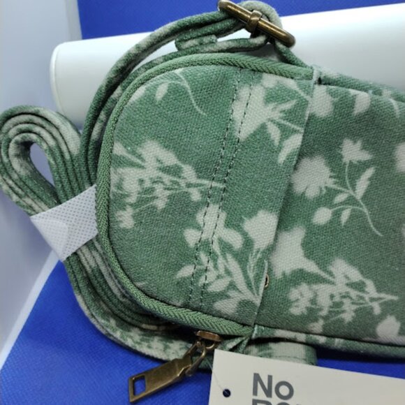 NWT...No Boundaries Canvas Mini Crossbody Bag, Women's - Picture 8 of 10